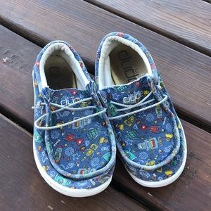 Boys Hey Dude Size 5 Shoes